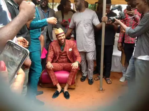 Photos: US-Nigerian Singer Jidenna Visits His Primary School In Enugu